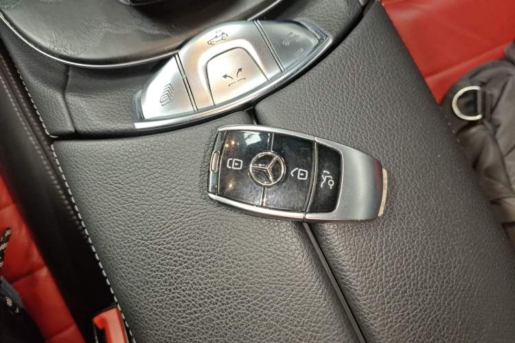 Used Mercedes-Benz E-Class 2020 E 260 Convertible Coupe Interior 1