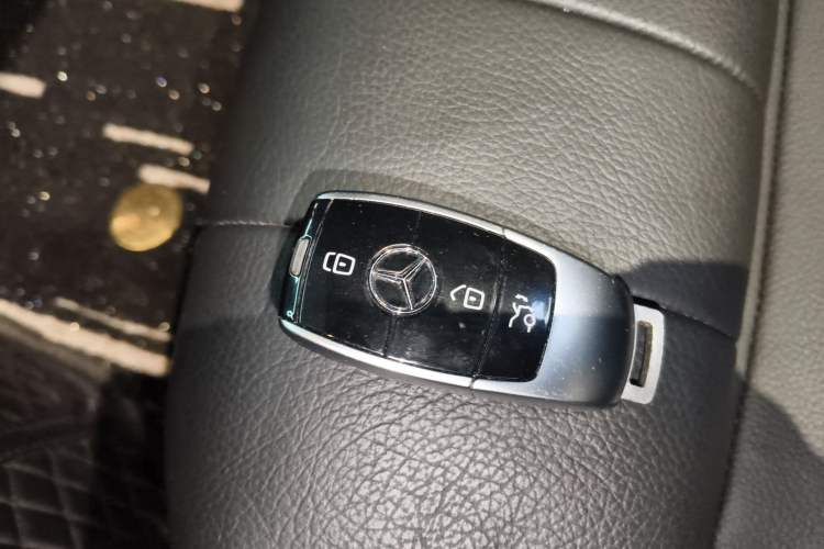 Used Mercedes-Benz E-Class 2020 E 260 Convertible Coupe Interior 1
