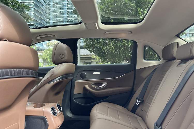 Used Mercedes-Benz E-Class 2020 Facelift E 260 L Sport Edition Interior 10