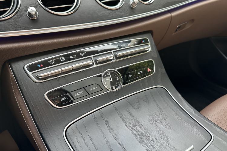 Used Mercedes-Benz E-Class 2020 Facelift E 260 L Sport Edition Interior 11