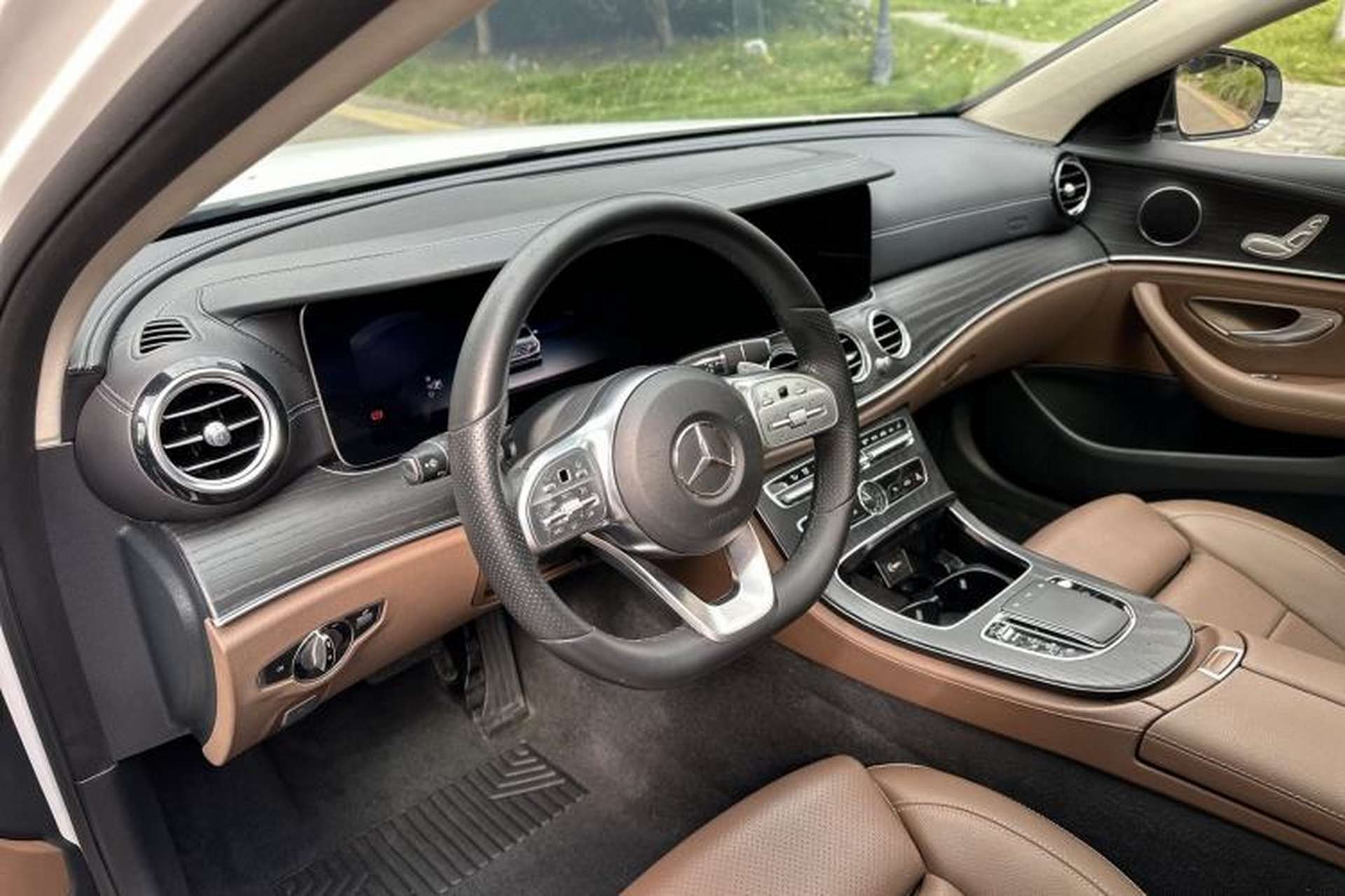 Used Mercedes-Benz E-Class 2020 Facelift E 260 L Sport Edition Interior 12