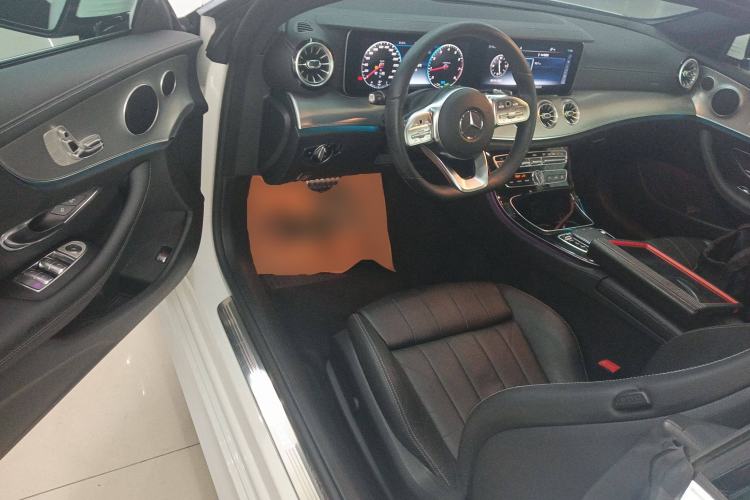 Used Mercedes-Benz E-Class 2020 E 260 Coupe Interior 3