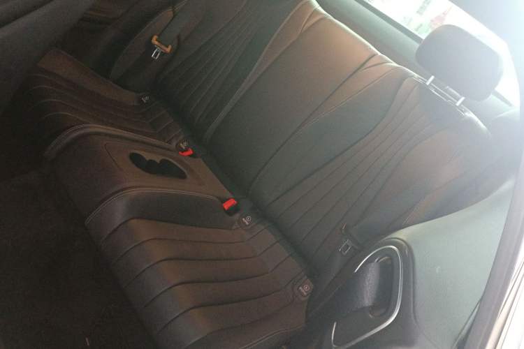 Used Mercedes-Benz E-Class 2020 E 260 Coupe Interior 4