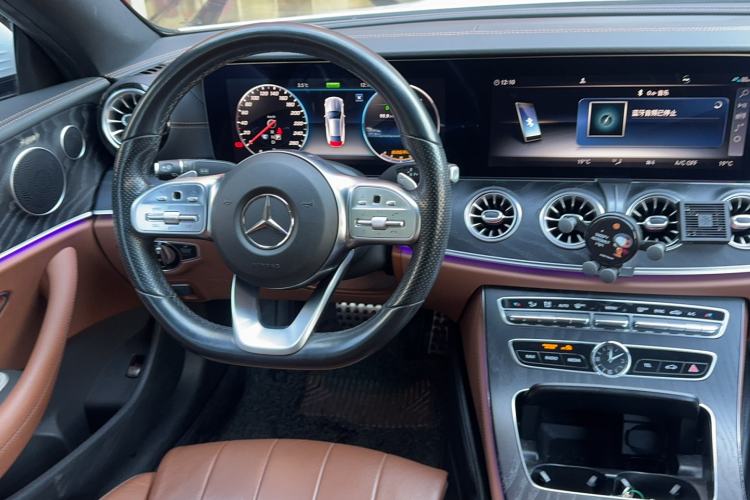 Used Mercedes-Benz E-Class 2020 E 260 Coupe Interior 4