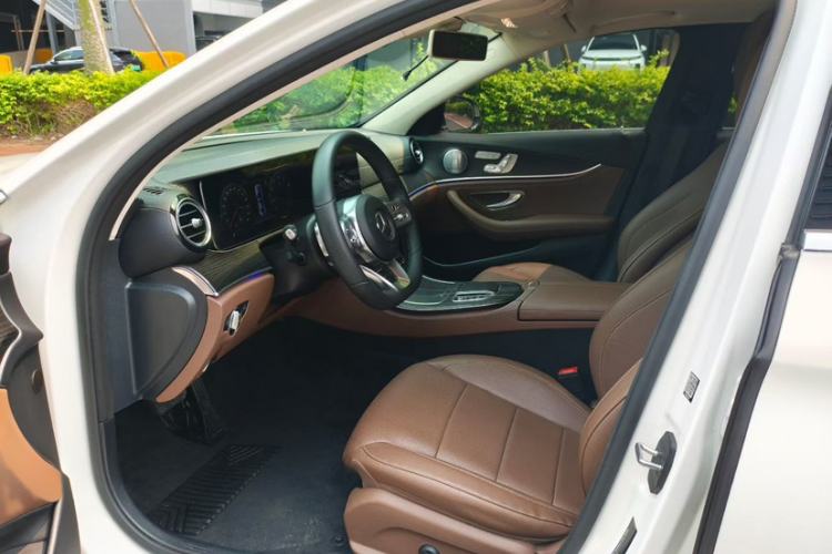 Used Mercedes-Benz E-Class 2020 E 300 L Sport Luxury Edition Interior 4