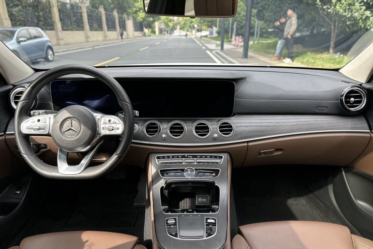 Used Mercedes-Benz E-Class 2020 Facelift E 260 L Sport Edition Interior 4