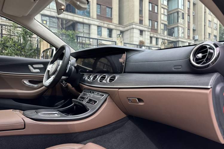 Used Mercedes-Benz E-Class 2020 Facelift E 260 L Sport Edition Interior 5