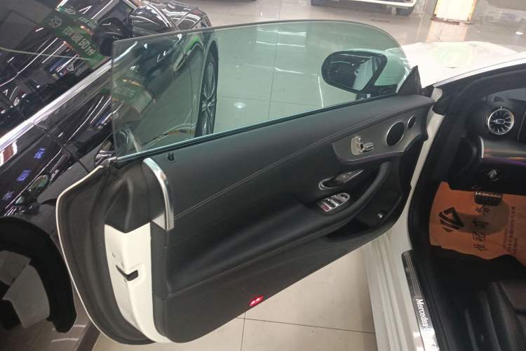 Used Mercedes-Benz E-Class 2020 E 260 Coupe Interior 8