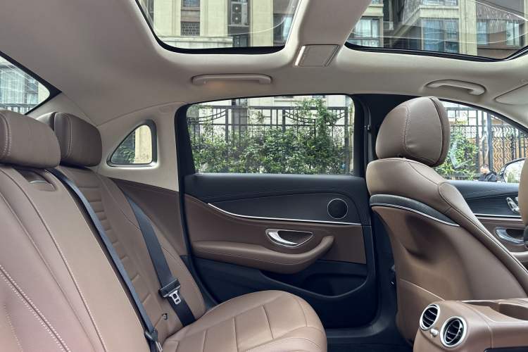 Used Mercedes-Benz E-Class 2020 Facelift E 260 L Sport Edition Interior 8