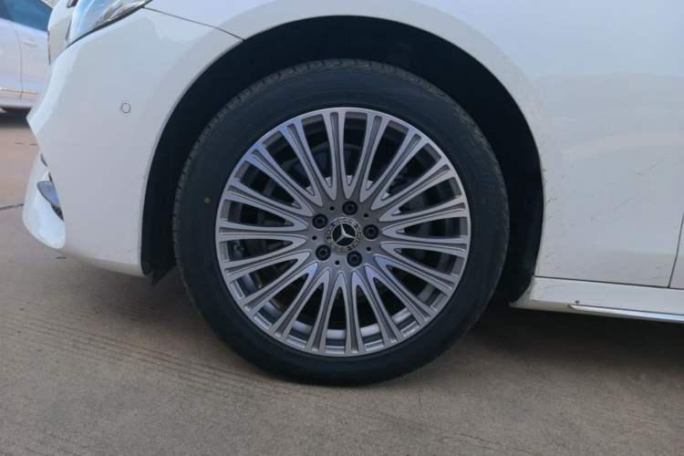 Used Mercedes-Benz E-Class 2020 E 260 L Sport Edition Left Front Wheel Hub