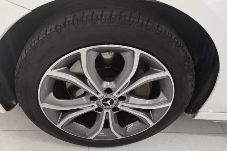 Used Mercedes-Benz E-Class 2020 Restyled E 300 L Sporty and Stylish Edition Left Front Wheel Hub