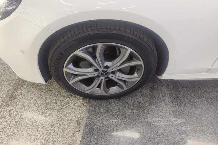 Used Mercedes-Benz E-Class 2020 Restyled E 300 L Sporty and Stylish Edition Left Front Wheel Hub
