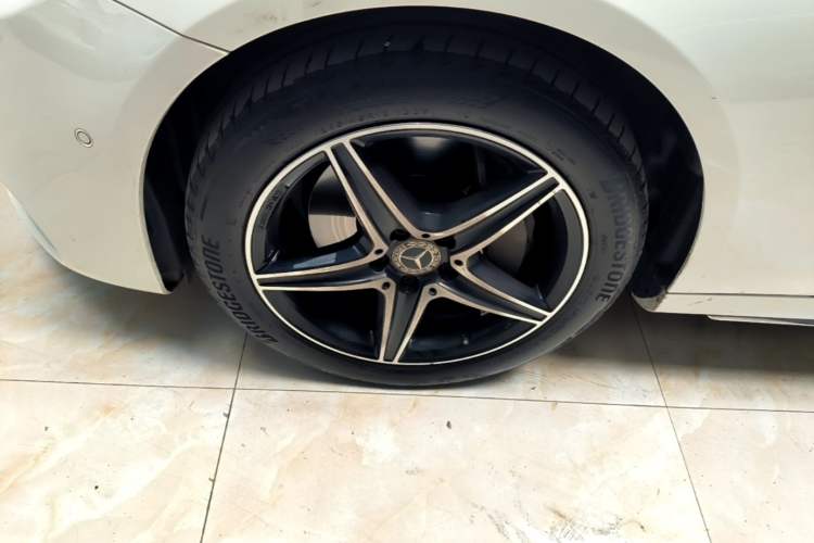Used Mercedes-Benz E-Class 2020 Restyled E 300 L Exclusive Edition Left Front Wheel Hub