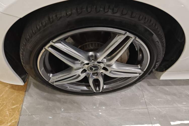 Used Mercedes-Benz E-Class 2020 E 260 Coupe Left Front Wheel Hub