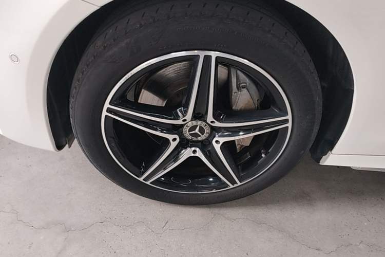 Used Mercedes-Benz E-Class 2020 Restyled E 300 L Sport Exclusive Edition Left Front Wheel Hub