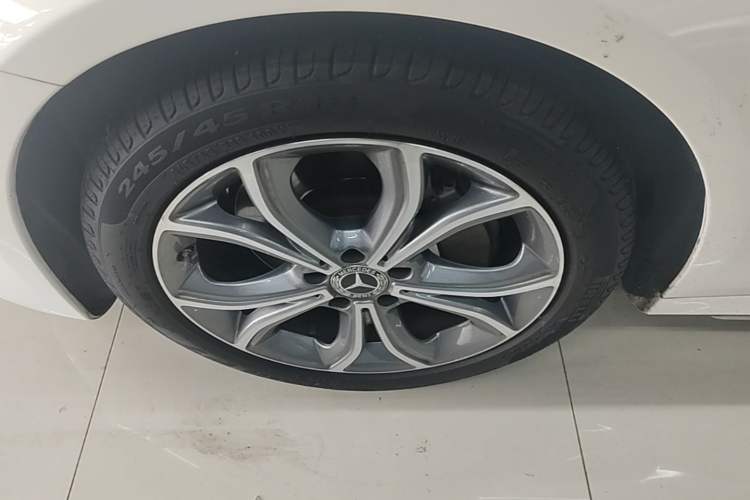 Used Mercedes-Benz E-Class 2020 Restyled E 300 L Sporty and Stylish Edition Left Front Wheel Hub