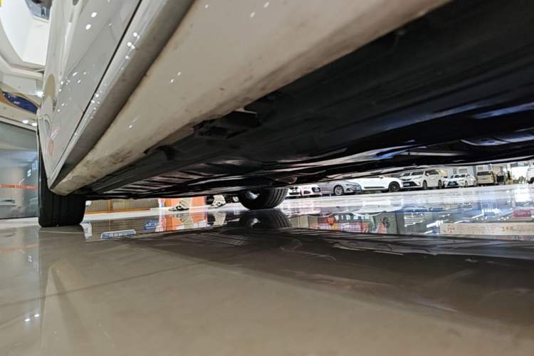 Used Mercedes-Benz E-Class 2020 E 300 L Sporty and Stylish Model Left Side Sill