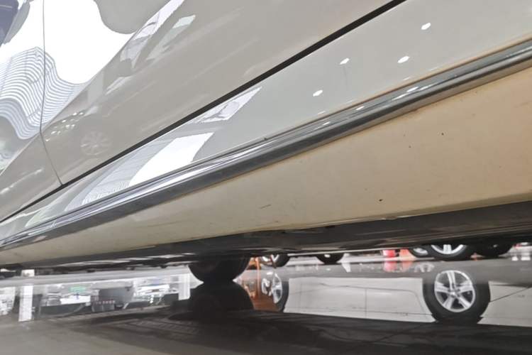 Used Mercedes-Benz E-Class 2020 E 300 L Sport Luxury Edition Left Side Sill