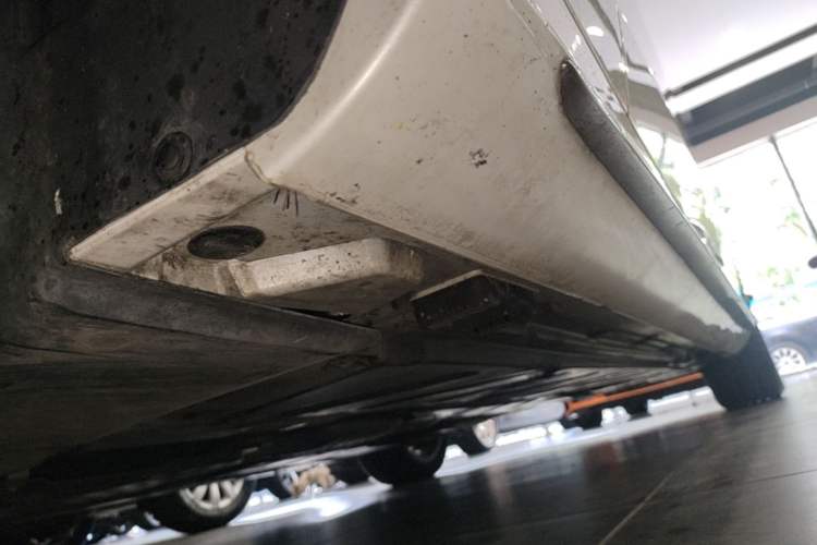 Used Mercedes-Benz E-Class 2020 E 300 L Sporty and Stylish Model Left Side Sill