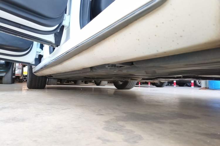 Used Mercedes-Benz E-Class 2020 E 300 L Sporty and Stylish Model Left Side Sill