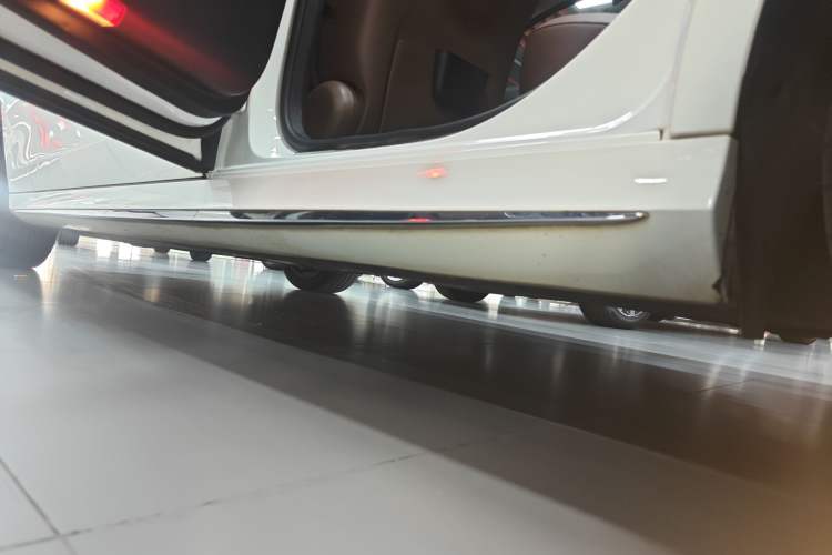 Used Mercedes-Benz E-Class 2020 Restyled E 300 L Sporty and Stylish Edition Left Side Sill