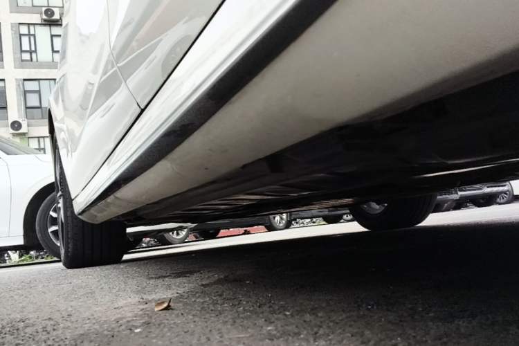 Used Mercedes-Benz E-Class 2020 Restyled E 300 L Sport Exclusive Edition Left Side Sill