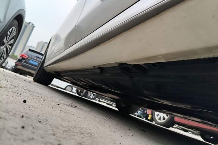 Used Mercedes-Benz E-Class 2020 Restyled E 300 L Sporty and Stylish Edition Left Side Sill