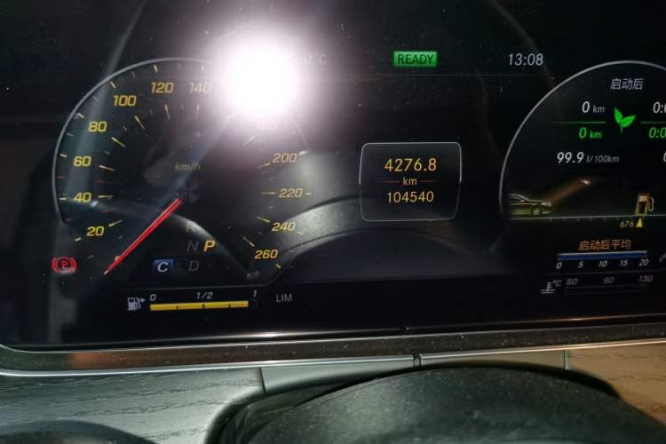 Used Mercedes-Benz E-Class 2020 Facelift E 260 L Sport Edition Odometer Close Up