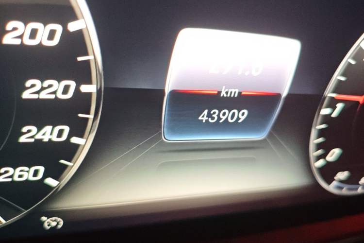 Used Mercedes-Benz E-Class 2020 Facelift E 260 L Sport Edition Odometer Close Up