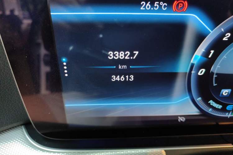 Used Mercedes-Benz E-Class 2020 Facelift E 260 Sport Edition Odometer Close Up