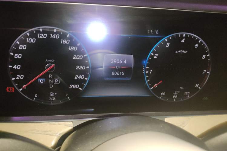 Used Mercedes-Benz E-Class 2020 E 260 Coupe Odometer Close Up