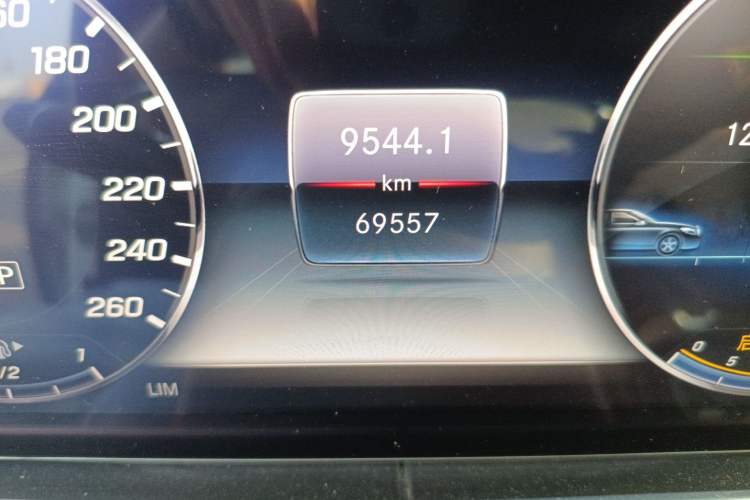 Used Mercedes-Benz E-Class 2020 Facelift E 260 L Sport Edition Odometer Close Up