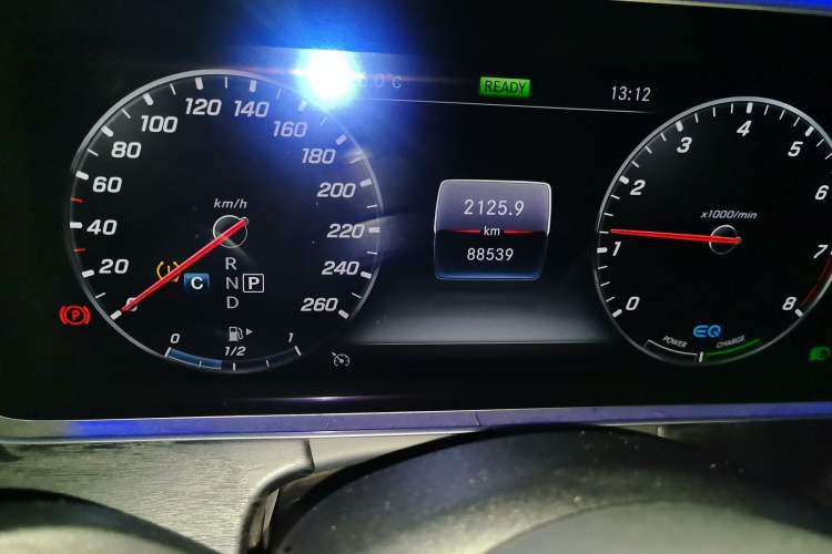 Used Mercedes-Benz E-Class 2020 E 260 Coupe Odometer Close Up