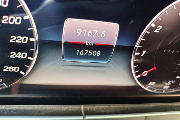 Used Mercedes-Benz E-Class 2020 E 300 L Sport Luxury Edition Odometer Close Up