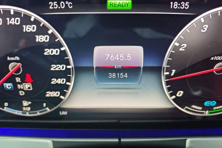 Used Mercedes-Benz E-Class 2020 E 260 Coupe Odometer Close Up
