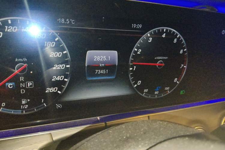 Used Mercedes-Benz E-Class 2020 Restyled E 300 L Sport Exclusive Edition Odometer Close Up