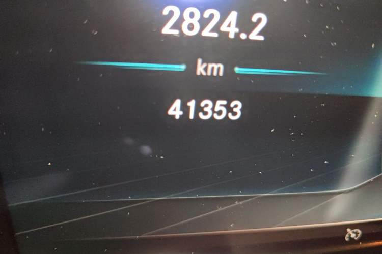 Used Mercedes-Benz E-Class 2020 E 260 Convertible Coupe Odometer Close Up