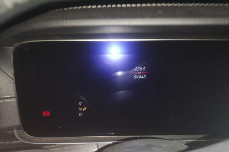 Used Mercedes-Benz E-Class 2020 Facelift E 260 L Sport Edition Odometer Close Up