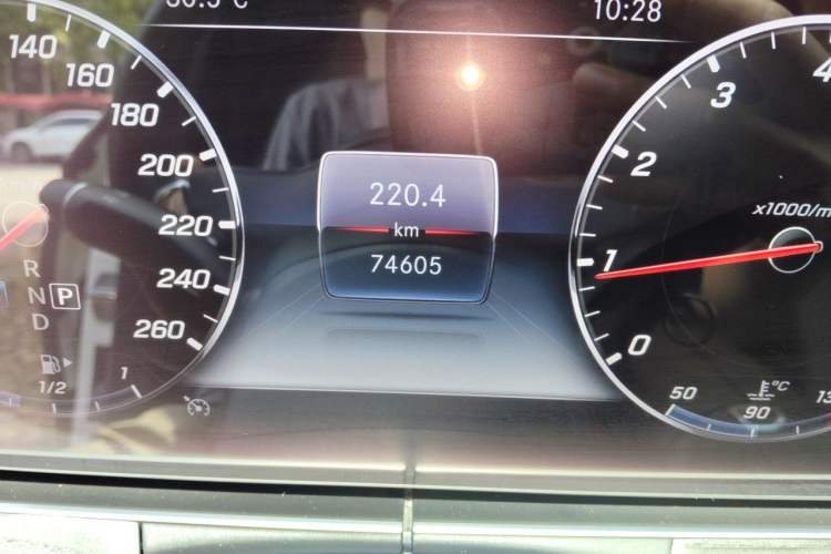 Used Mercedes-Benz E-Class 2020 E 300 L Sport Luxury Edition Odometer Close Up