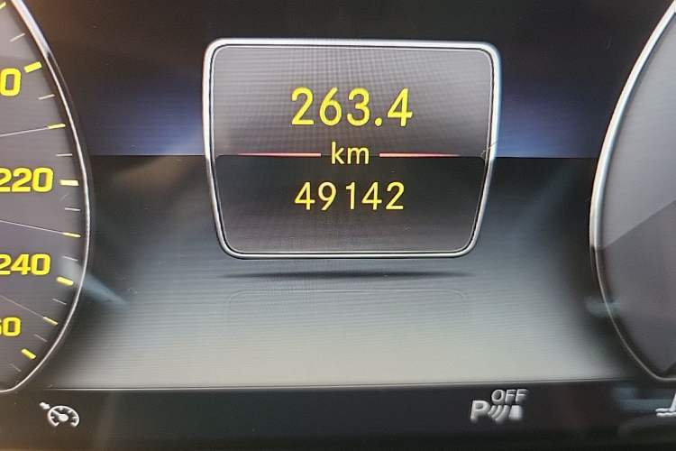Used Mercedes-Benz E-Class 2020 E 260 4MATIC Coupe Odometer Close Up