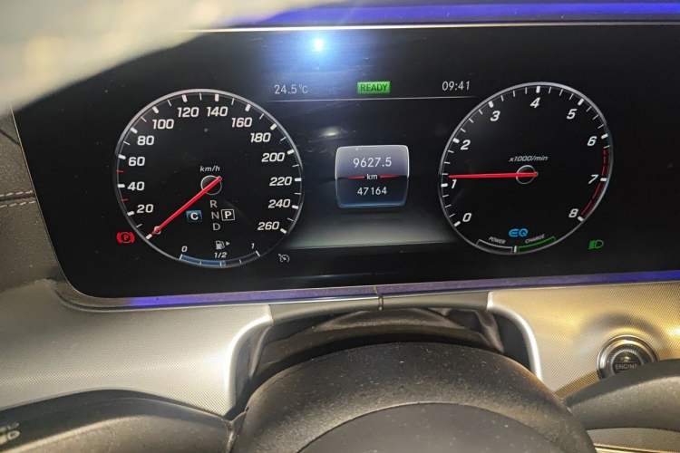 Used Mercedes-Benz E-Class 2020 E 260 Coupe Odometer Close Up