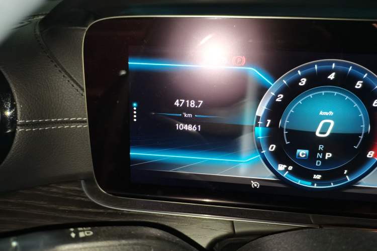 Used Mercedes-Benz E-Class 2020 Restyled E 300 L Sporty and Stylish Edition Odometer Close Up