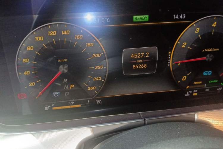 Used Mercedes-Benz E-Class 2020 E 260 Coupe Odometer Close Up