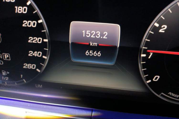 Used Mercedes-Benz E-Class 2020 E 260 Coupe Odometer Close Up