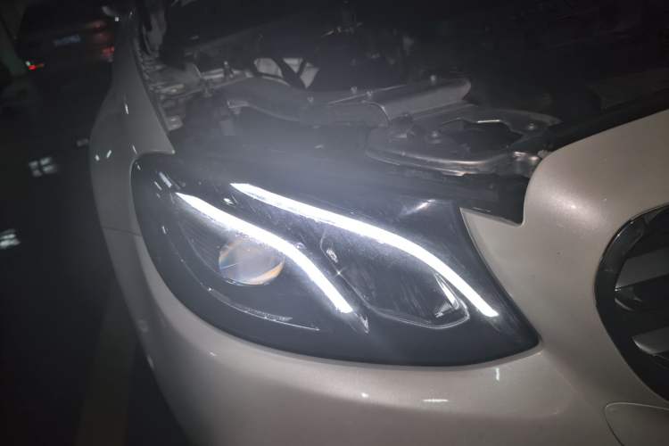 Used Mercedes-Benz E-Class 2020 E 300 L Sport Luxury Edition Right Front Headlight