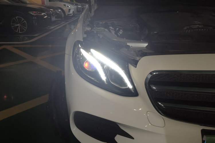 Used Mercedes-Benz E-Class 2020 E 260 Sport Edition Right Front Headlight