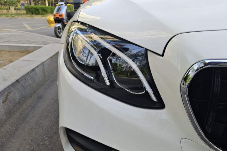 Used Mercedes-Benz E-Class 2020 E 300 L Sport Luxury Edition Right Front Headlight