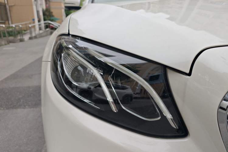 Used Mercedes-Benz E-Class 2020 Restyled E 300 L Sporty and Stylish Edition Right Front Headlight