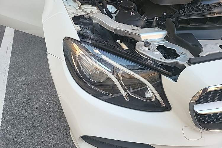 Used Mercedes-Benz E-Class 2020 E 260 4MATIC Coupe Right Front Headlight