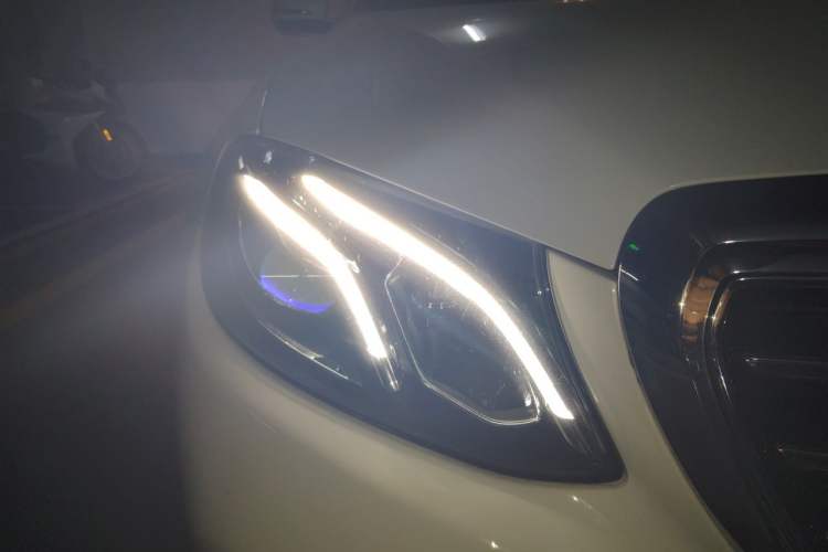 Used Mercedes-Benz E-Class 2020 E 300 L Sport Luxury Edition Right Front Headlight